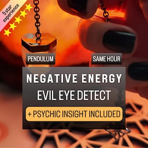 Puede incluir: Un péndulo de cristal transparente con una tapa metálica suspendido de una cadena oscura. La imagen presenta superposiciones de texto que incluyen 5 star experience, PENDULUM, SAME HOUR, NEGATIVE ENERGY EVIL EYE DETECT y + PSYCHIC INSIGHT INCLUDED.