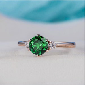 Green Garnet Ring, Tsavorite Garnet Ring, Green Garnet jewelry, Engagement Ring, Vintage Ring, Diamond Ring, January Birthstone Ring