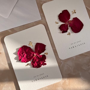 Rose Invite I invitation avec de vrais pétales de rose et des enveloppes I coins arrondis