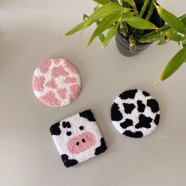 Punch Needle Cow Pattern Coaster 5'' | Boisson Coaster | Cuisine et salle à manger | Tapis Mug fait à la main | Tapis touffu | vache Imprimer