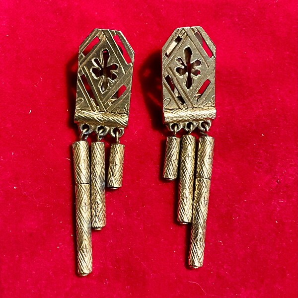 Pair of fancy and vintage clip-on earrings from Kenzo.