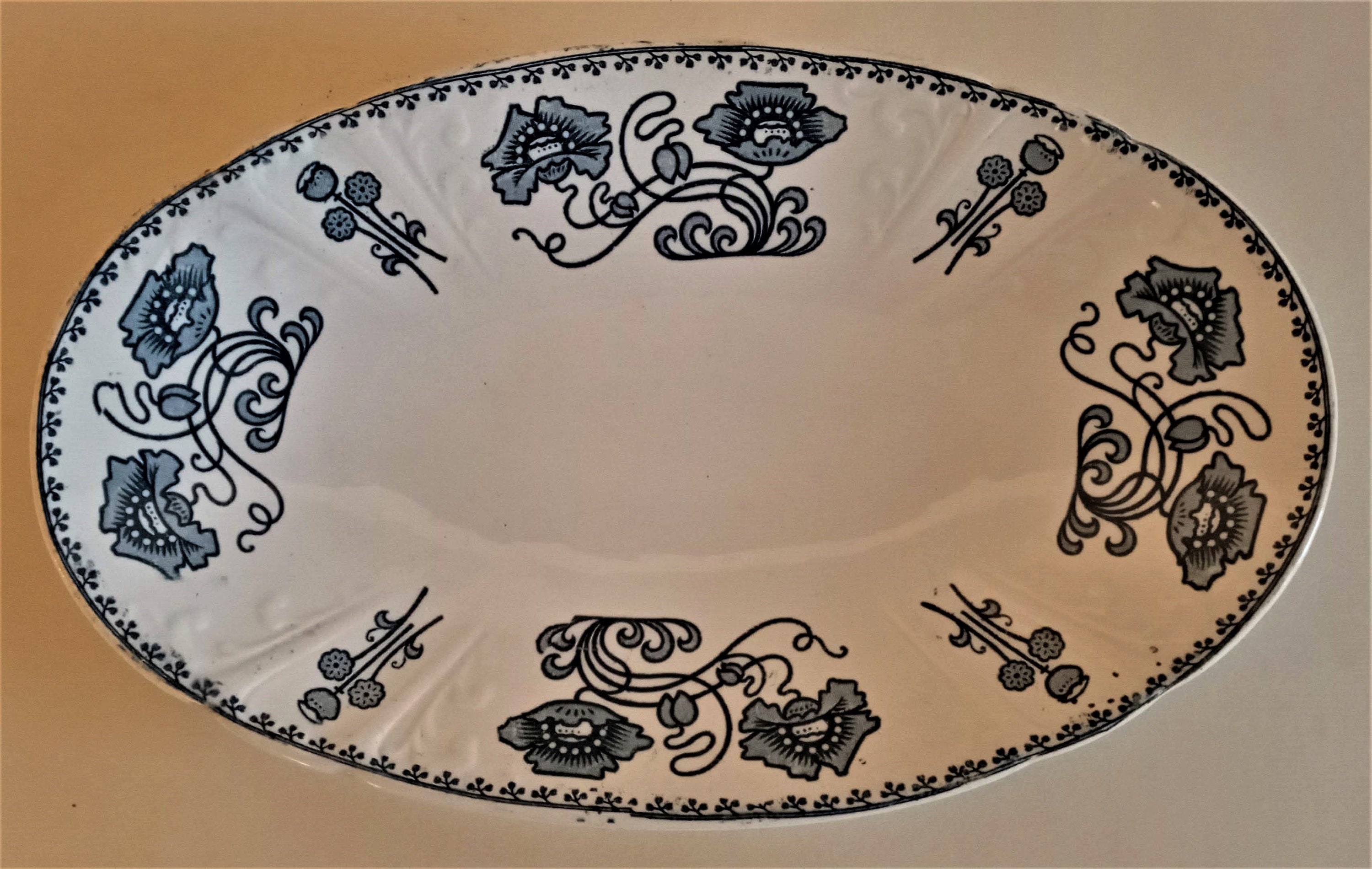 Plat en Majolique Français Sarreguemines 1900 Décor