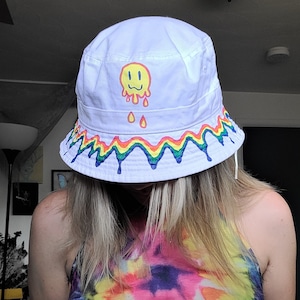 Louis Vuitton White Rainbow Bucket Hat - HypedEffect