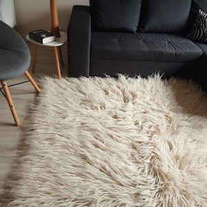 Tappeto in lana Flokati 160 x 200 cm / Tappeto a pelo lungo e folto, tessuto a mano, avorio non tinto, stile nordico.