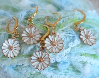 Segnapunti a forma di margherita: accessori per lavori a maglia e uncinetto a forma di fiore smaltato