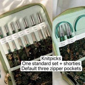 K&ouml;nnte beinhalten: Ein salbeigr&uuml;nes Etui mit Rei&szlig;verschluss enth&auml;lt eine Sammlung austauschbarer Stricknadeln mit Metallspitzen und dunkelgr&uuml;n gemusterten Sch&auml;ften. Das Etui verf&uuml;gt &uuml;ber beschriftete F&auml;cher f&uuml;r die Gr&ouml;&szlig;en US 4 bis US 11. Text: Knitpicks One standard set + shorties Default three zipper pockets.