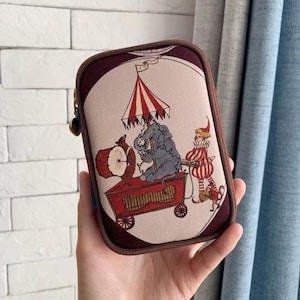 Estojo de viagem para tricô com tema de circo | Organizador de agulhas artesanal e original