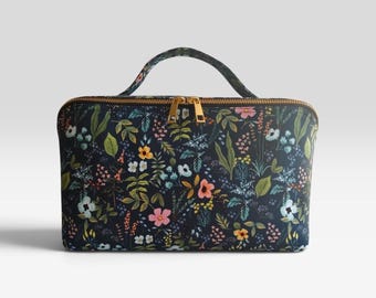 Bolsa para proyectos de tejido Midnight Garden / Organizador de hilo hecho a mano / Bolsa para proyectos de ganchillo en proceso