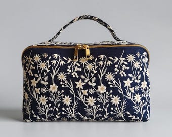 Bolsa para proyectos de tejido con bordado de flores silvestres en azul marino / Organizador de hilo hecho a mano / Bolsa para proyectos de ganchillo en proceso