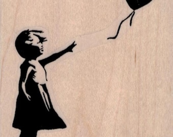 Puede incluir: Una silueta negra de una persona que alcanza un globo negro en forma de corazón en una cuerda.