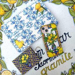 Costa Amalfitana Itália - Pacote de acessórios com design de azulejos de cerâmica - Capa para celular 16 15 14 13 12 11 Bolsa clutch e carteira para cartão DOLCE ITALIANA