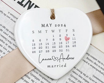 Married Ornament, Wedding Date ornament, Wedding Gift, Newlywed Gift, Calendar, Anniversary Gift, Engagement Gift, Ceramic Heart, Keepsake