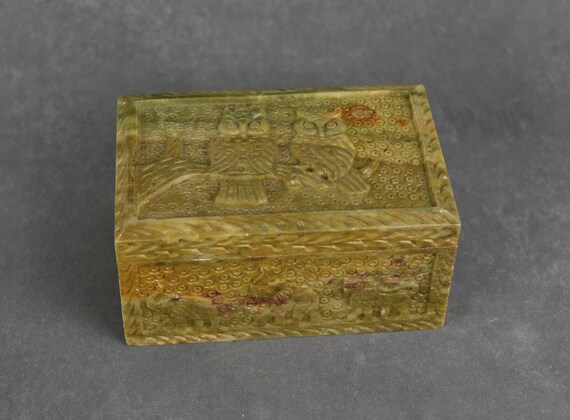 A fabulous carved stone trinket box with owls and… - image 2
