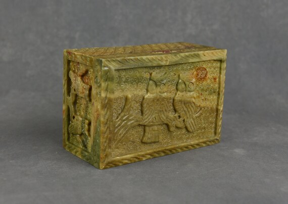A fabulous carved stone trinket box with owls and… - image 4