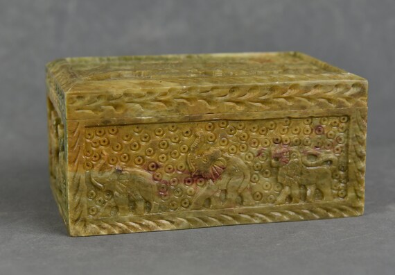 A fabulous carved stone trinket box with owls and… - image 6