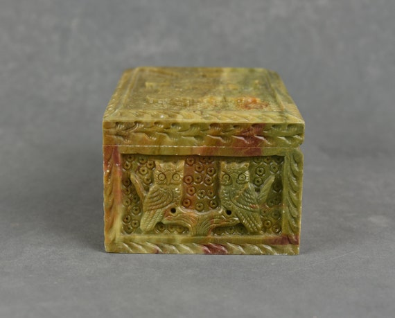 A fabulous carved stone trinket box with owls and… - image 3