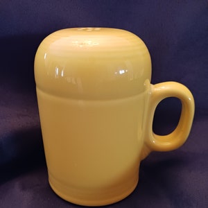 Shaker haut de gamme Fiestaware jaune tournesol simple sel image 1