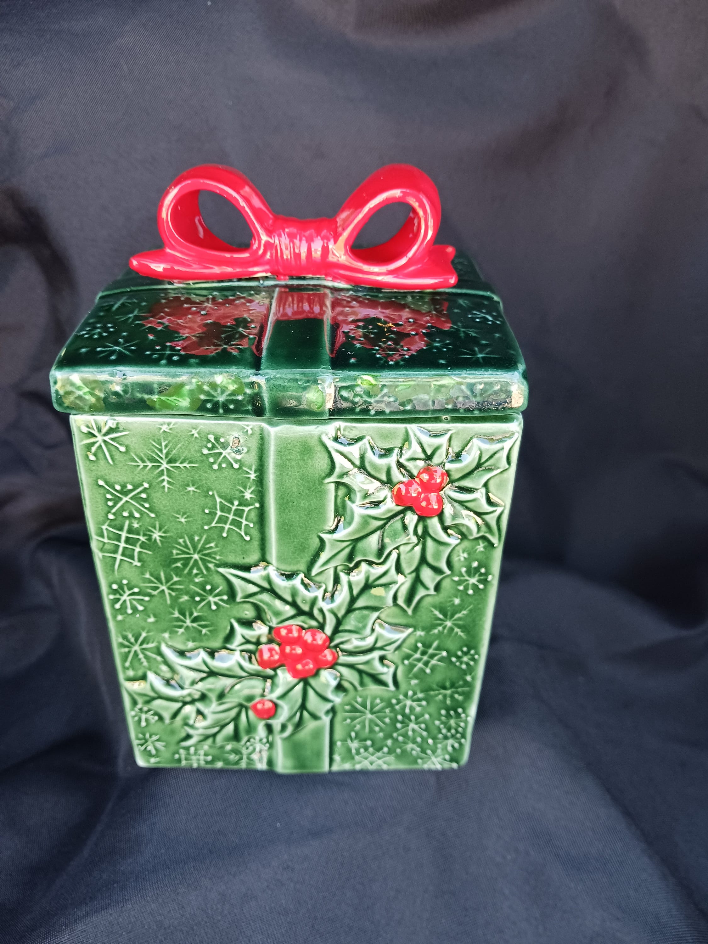 Vintage 1950's Lefton 2pc Lidded Green Holly Berry Ceramic Candy