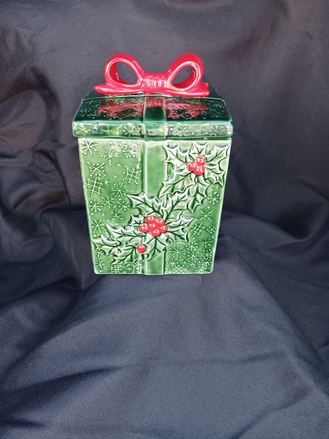 Vintage 1950's Lefton 2pc Lidded Green Holly Berry Ceramic Candy Box ...