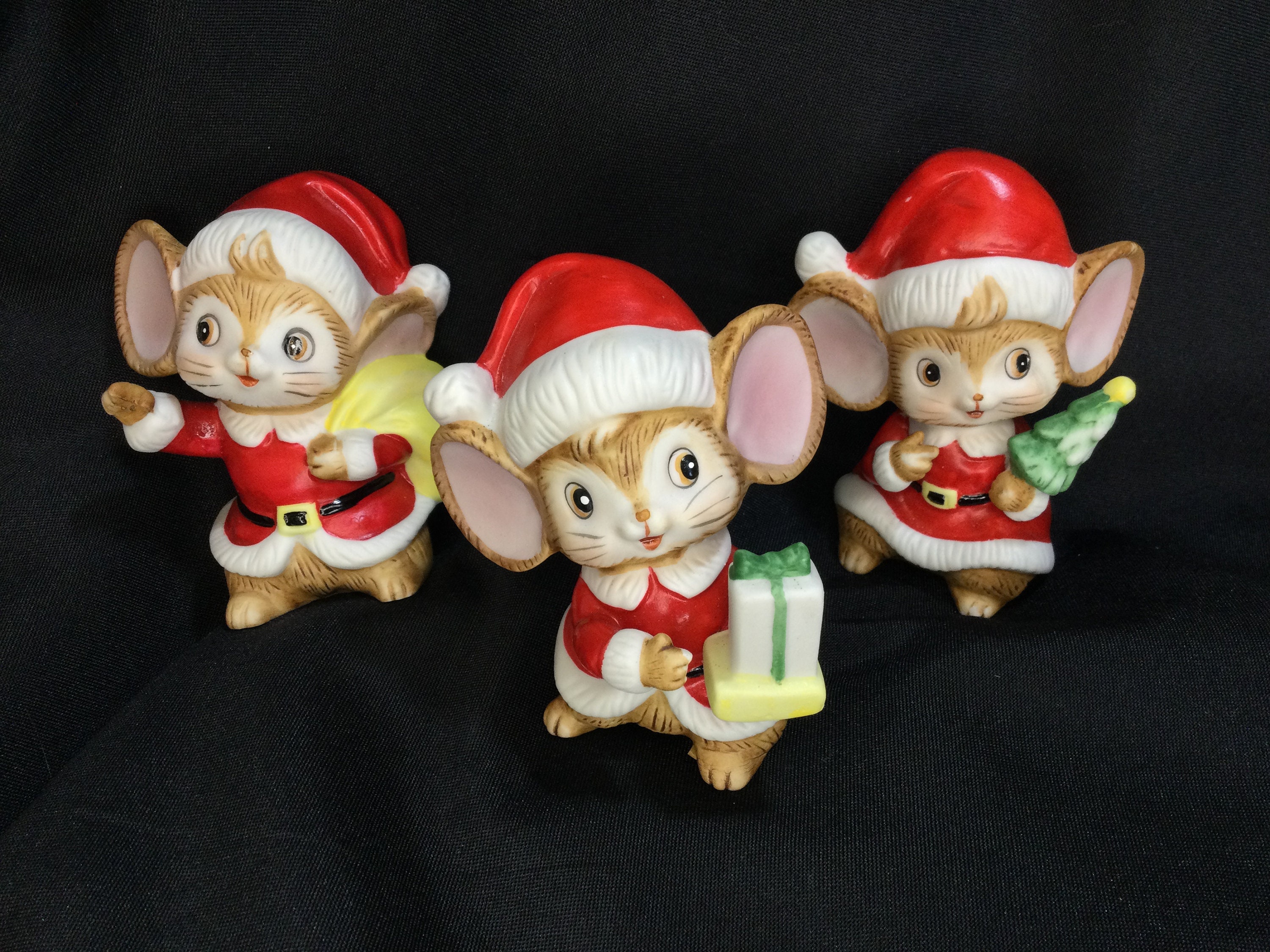 Christmas Mice Figurines - x90xyc7