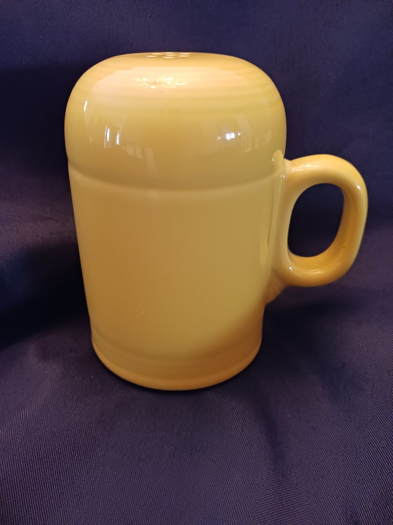 Shaker haut de gamme Fiestaware jaune tournesol simple sel image 1