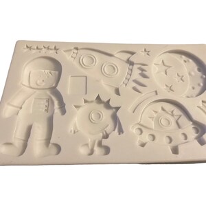 Space Theme 10-Cavity Mold: Astronaut, Rocket, Moon