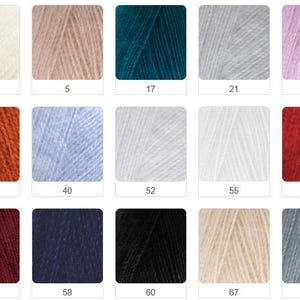 Puede incluir: Una paleta de colores de muestras de hilo, cada una en un marco cuadrado con un n&uacute;mero. Los colores incluyen crema, beige, verde azulado, gris, lavanda, &oacute;xido, azul claro, blanco, rojo, burdeos, azul marino, negro, beige y gris azulado.