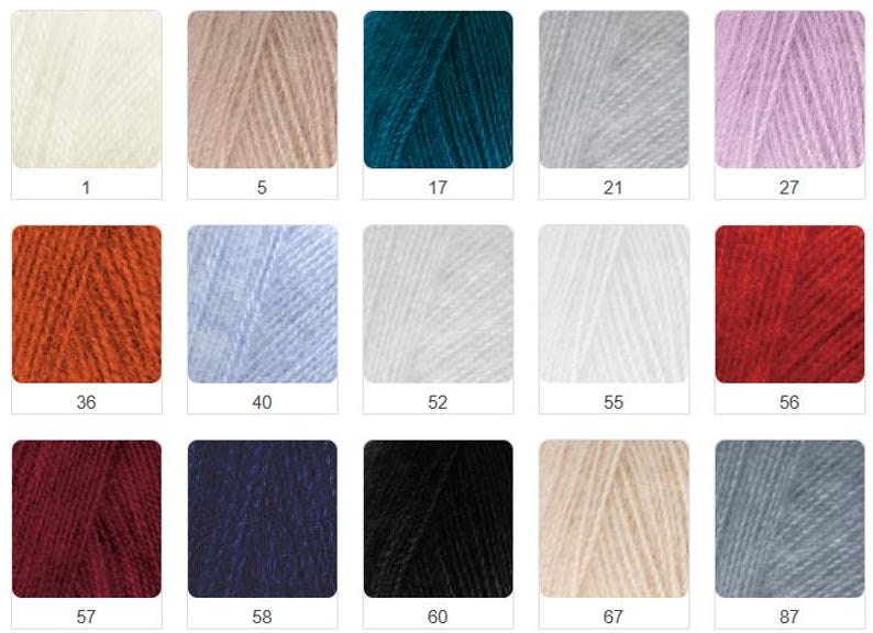 Puede incluir: Una paleta de colores de muestras de hilo, cada una en un marco cuadrado con un n&uacute;mero. Los colores incluyen crema, beige, verde azulado, gris, lavanda, &oacute;xido, azul claro, blanco, rojo, burdeos, azul marino, negro, beige y gris azulado.