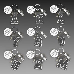 Brelok Alfabet Dzień Ukończenia Szkoły plik do cięcia, Brelok Prezent Pobierz, Laserowy Brelok Plik SVG, Glowforge Laser Pobierz, Spersonalizowany Brelok
