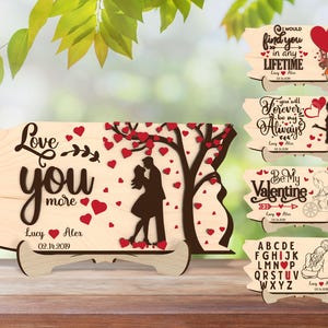 Valentinstag personalisierte stehende Holzschild geschnitten Datei svg, Valentinstag Regal Zeichen Datei svg, Paar Geschenk, Valentinstag Dekor, Glowforge svg Datei