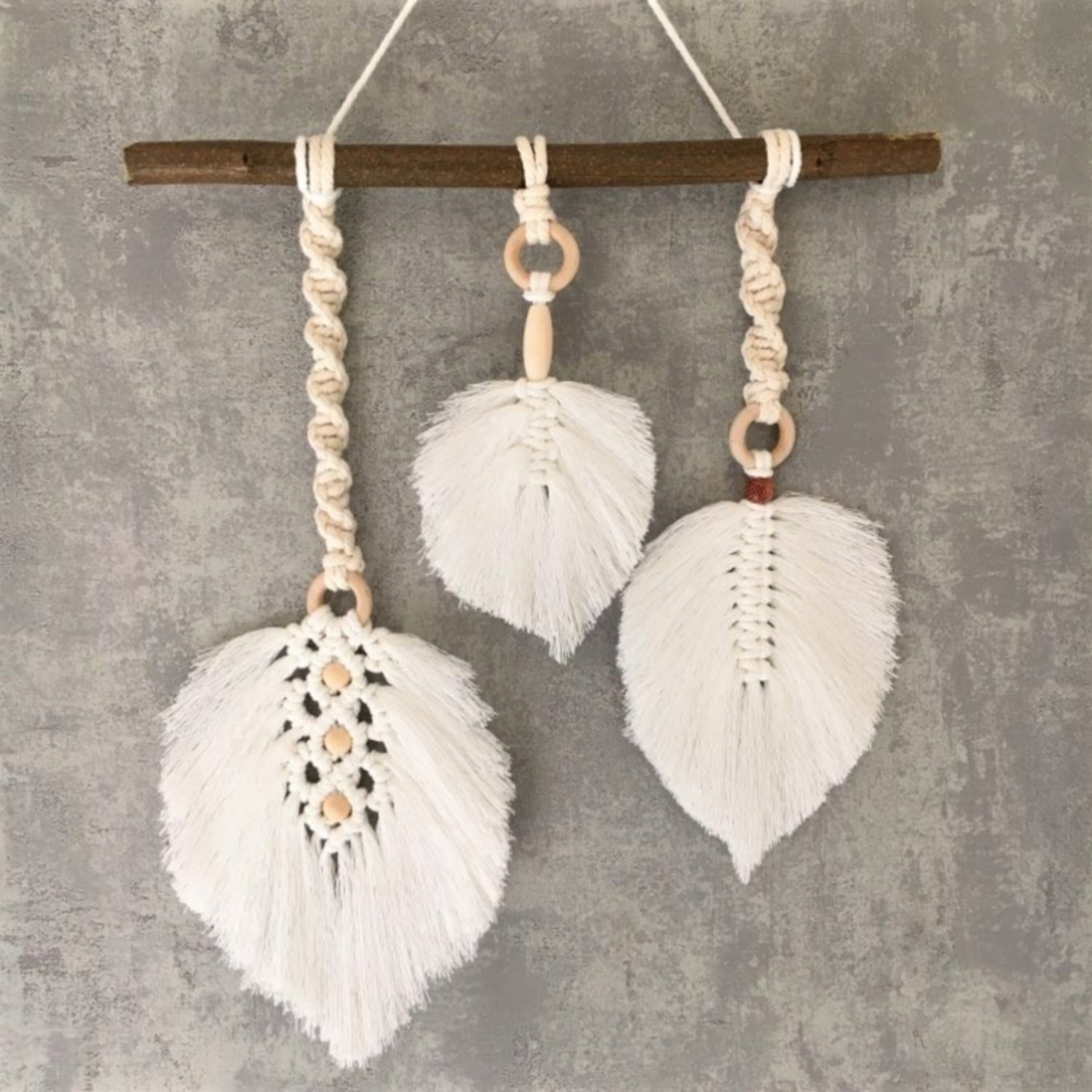 Plumes en Macramé/Petite Décoration Murale Bohème/Suspension Feuilles/Anneaux et Perles Bois/Boho Ch