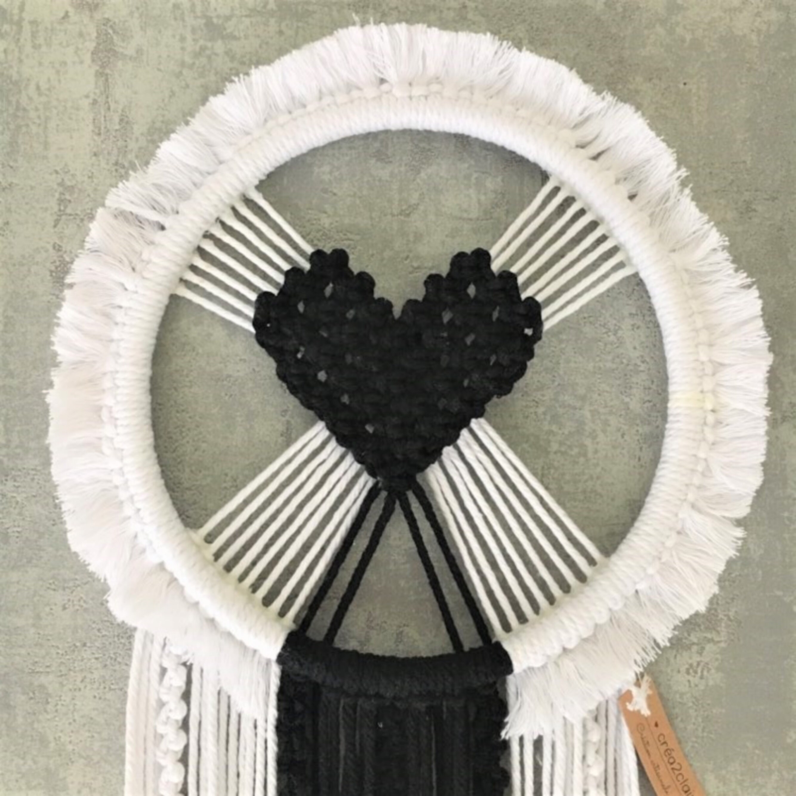 Attrape Rêves/Suspension Murale Ronde Macramé Coton Noir et Blanc/Coeur Noir/Décoration Bohème/Fait