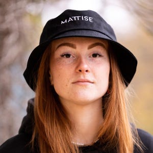 Schwarzer Baumwoll-Bucket-Hut – Unisex-Stil von MATTISE