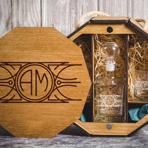 Whiskey decanter set in wooden box Personalized whiskey set Groom&#39;s box set Christmas Gift Whiskey Glass Set Custom Whiskey Glass