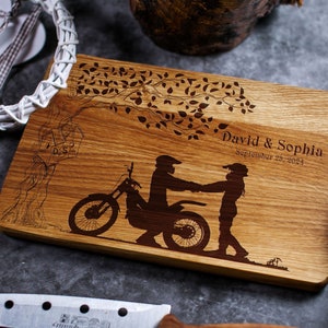 Motorrad Hochzeit Schneidebrett: Personalisiertes Geschenk für Biker Paare