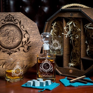 Engraved Bourbon Decanter Set with Bourbon Glasses, Bourbon Decanter, Decanter Set Personalized, Whiskey Decanter, Bourbon Glasses