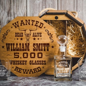 Whisky Dekanter Set in Holzbox - Personalisiertes Geschenk Whisky Set, Groomsmen Box Set, Bourbon Gläser, Dad Geschenke