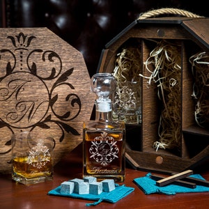 Whiskey Decanter Set, Custom Whiskey Glasses, Christmas Gift, Engraved Decanter, Whiskey Set, Fathers Gift, Whiskey Glasses Set, Decanter