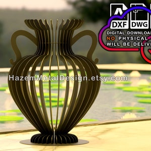 Könnte beinhalten: Eine digitale Download-Datei eines dekorativen Vasendesigns aus Metall. Die Vase besteht aus mehreren Metallschichten und hat eine klassische Amphorenform. Das Design eignet sich für Laserschneiden oder CNC-Bearbeitung.