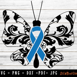 Puede incluir: Una mariposa en blanco y negro con una cinta azul en el centro. La mariposa tiene un diseño floral en sus alas.