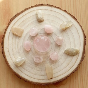 FERTILITY GIFT, CRYSTALS for Fertility, Fertility Crystals, Fertility Stones, Crystal Grid Kit, Rose Quartz Crystal, Moonstone Crystal