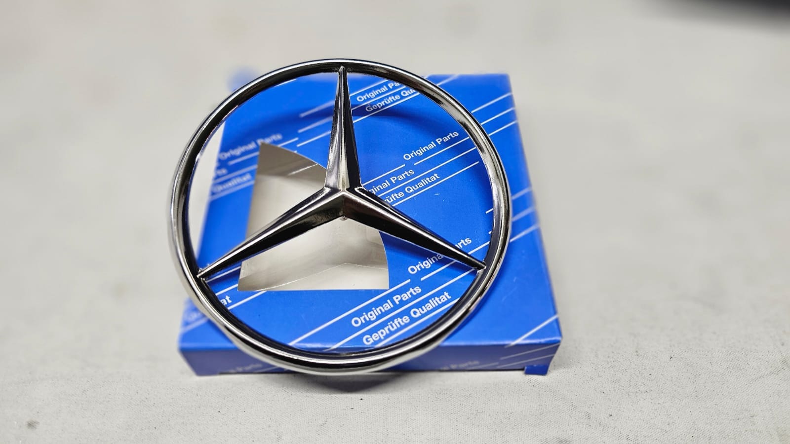 Mercedes-benz W123 COUPE Rear Trunk Star Chrome Emblem NEW