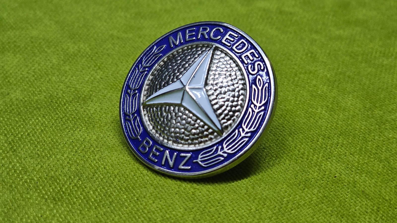 Mercedes Benz W123 Brand New Badge Emblem Radiator Grille