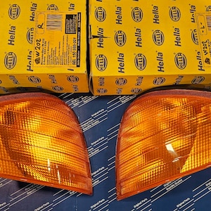 Mercedes W202 Richtingaanwijzers rechts en links Hella New Pair