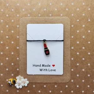 Braccialetto dei desideri con ciondolo a forma di rossetto / Braccialetto di corda in regalo / Borsa regalo per amanti della bellezza / Mini regalo per ragazze adolescenti / Biglietto "Esprimi un desiderio"