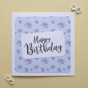 Carte d'anniversaire florale bleue | Carte faite main pour elle | Un message d'accueil doux inspiré de la nature | Petit cadeau abordable