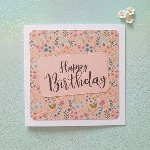 Carte d'anniversaire florale rose | Voeux fait main | Carte botanique pour elle | Design kraft recyclé