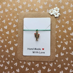 Pulsera de deseos con dije de cactus / Bonita pulsera de hilo con plantas / Pulsera para pedir deseos / Pequeño regalo para amantes de las plantas / Botanical Token UK