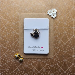 Braccialetto dei desideri con ciondolo a forma di procione / Braccialetto con cordino a forma di animale / Piccolo regalo per gli amanti della fauna selvatica / Braccialetto con grazioso animale del bosco / Idea regalo conveniente