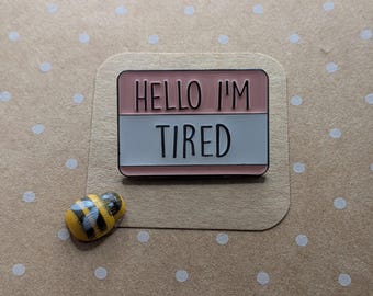 Broche "Olá, estou cansada" | Broche de esmalte divertido | Pequeno presente para ela